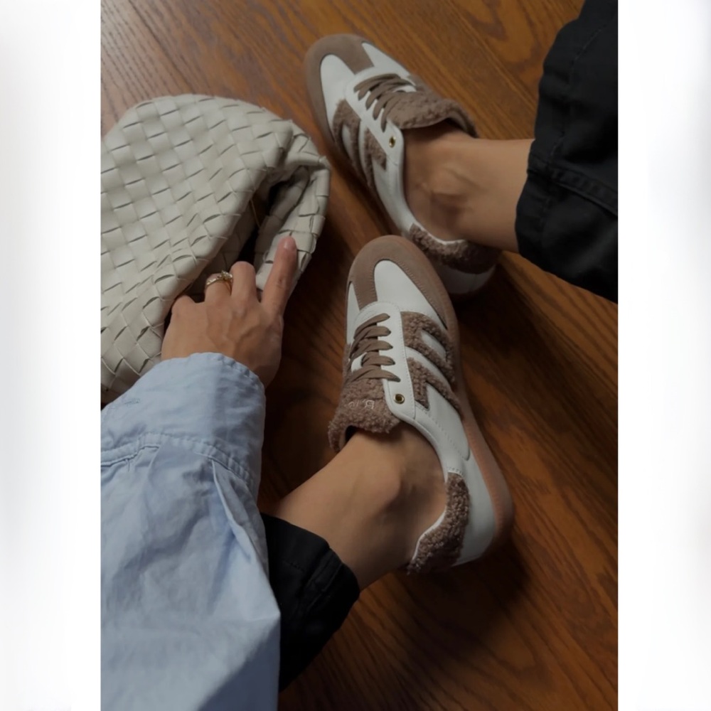 Back 70 Cloud Sneakers in White Brown